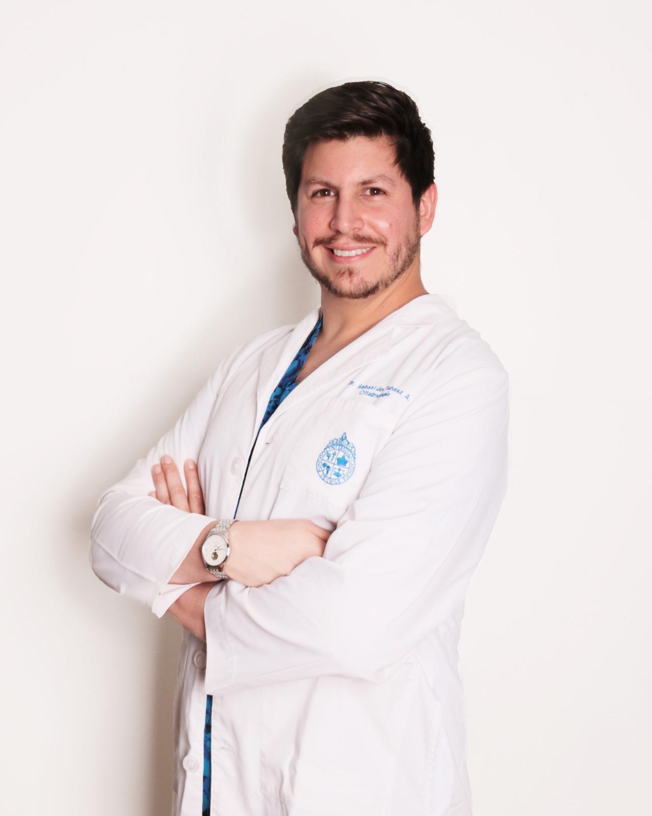Dr. Sebastián Yuhasz, oftalmólogo especialista en cirugía de catarata
